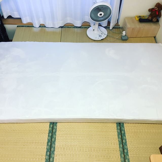 モットンを畳に敷く