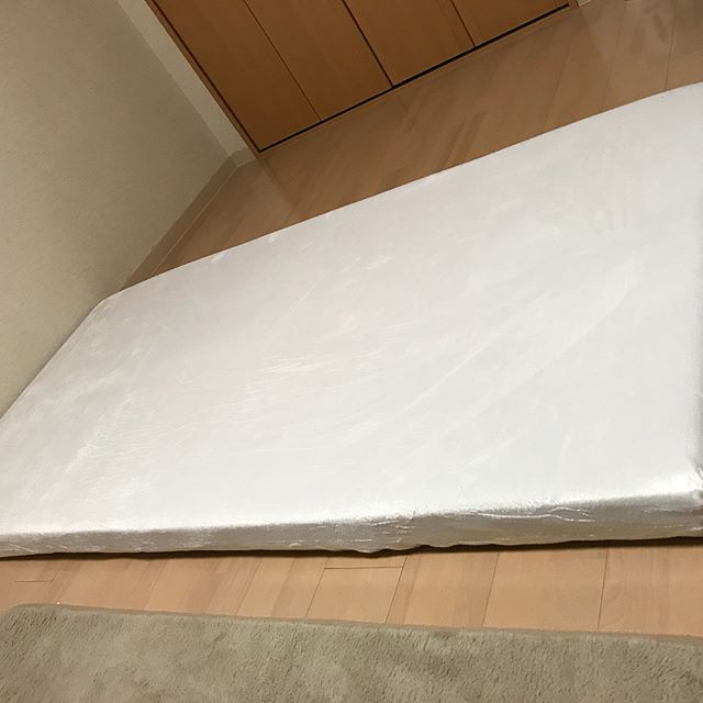 モットンをフローリングに敷く