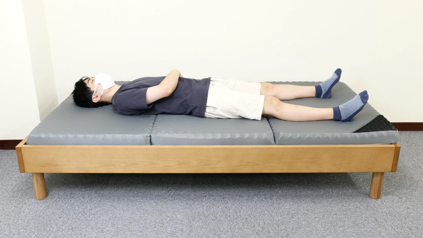 ニトリ 点で支える体圧分散敷布団 シングル 三つ折りでコンパクト - 寝具